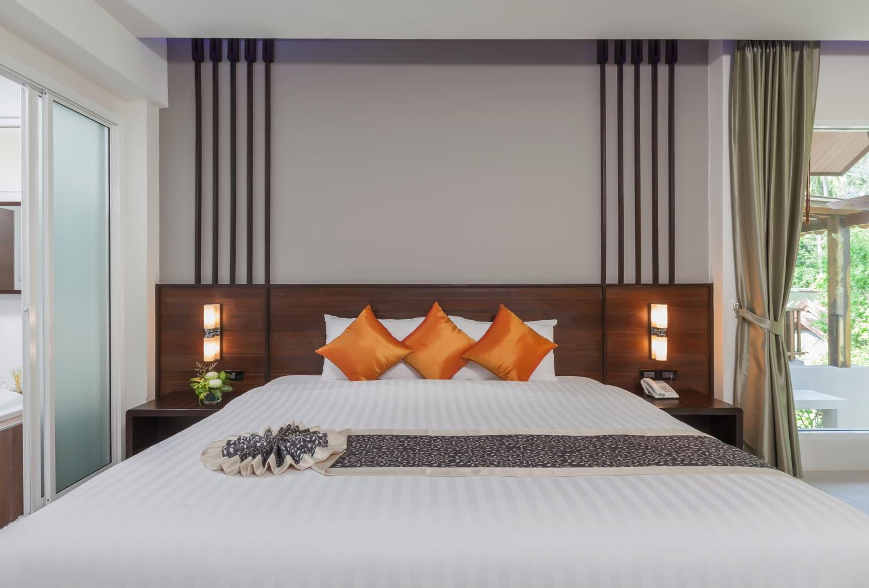 Grand, Deluxe, Double Bed, Sunset Wing, Sand Sea Resort Railay Beach 9/10