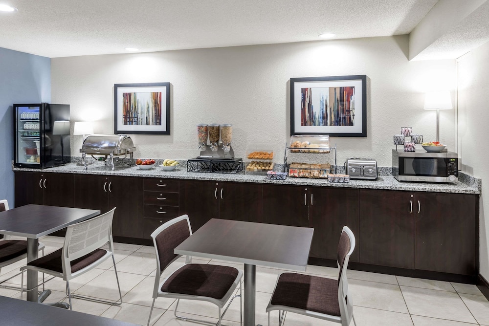Microtel Inn & Suites by Wyndham Greenville / Woodruff Rd 22/28