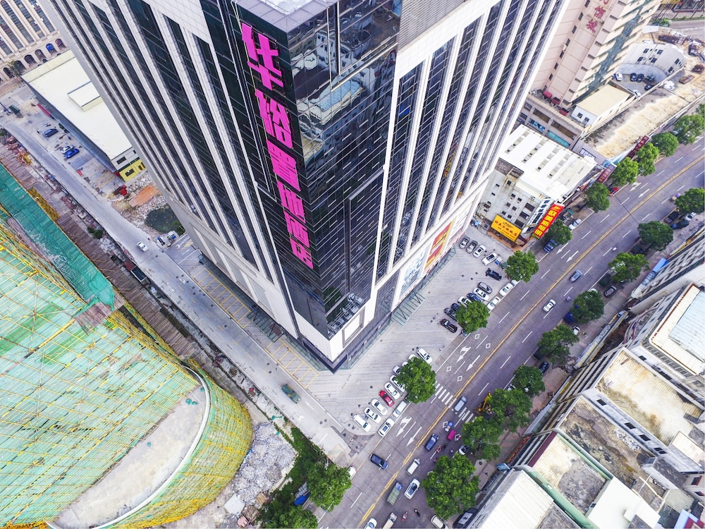 Huayu Landmark Hotel 1/32
