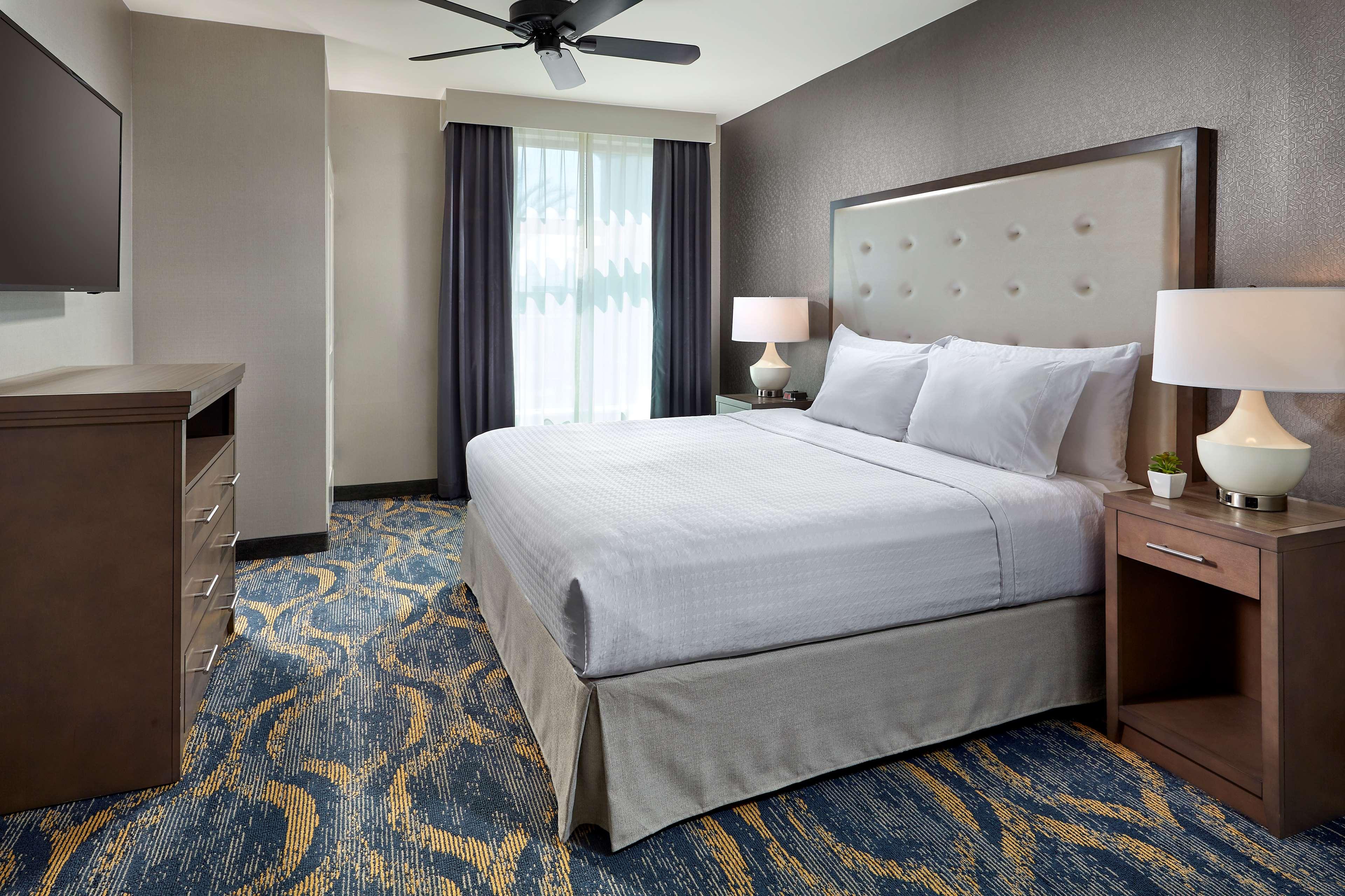 2 Bedrooms, Suite, 1 King or 2 Queen Beds, 2 Bathrooms, Accessible