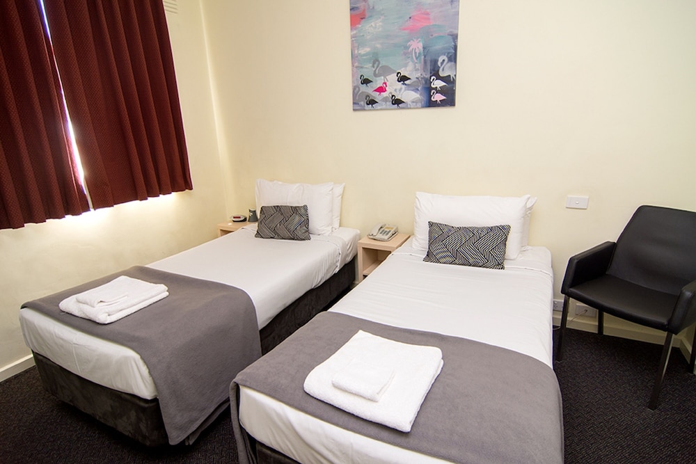 Miami Hotel Melbourne 20/50