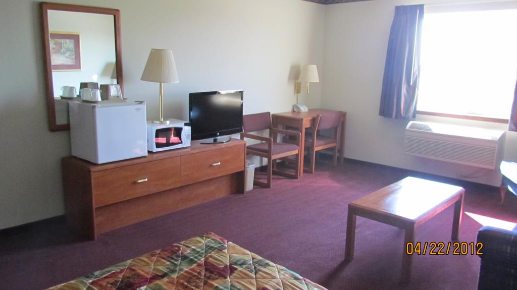Travelers Lodge & Suites 9/12