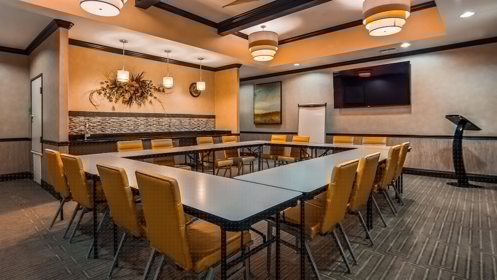 Best Western Plus Emerald Inn & Suites 35/39