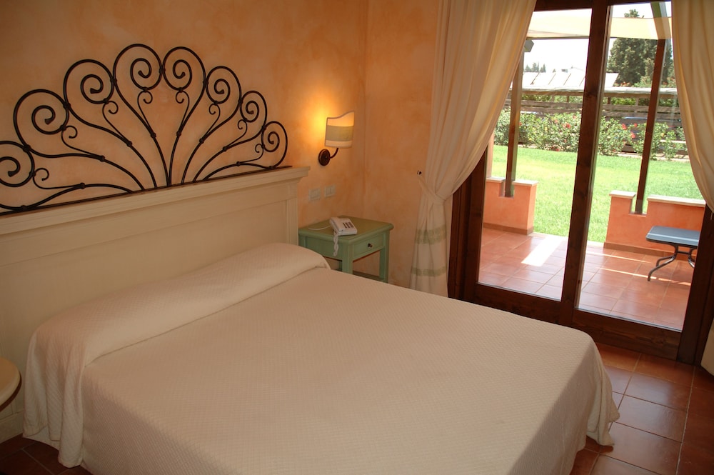 Lantana Resort Hotel and Apartments 29/68