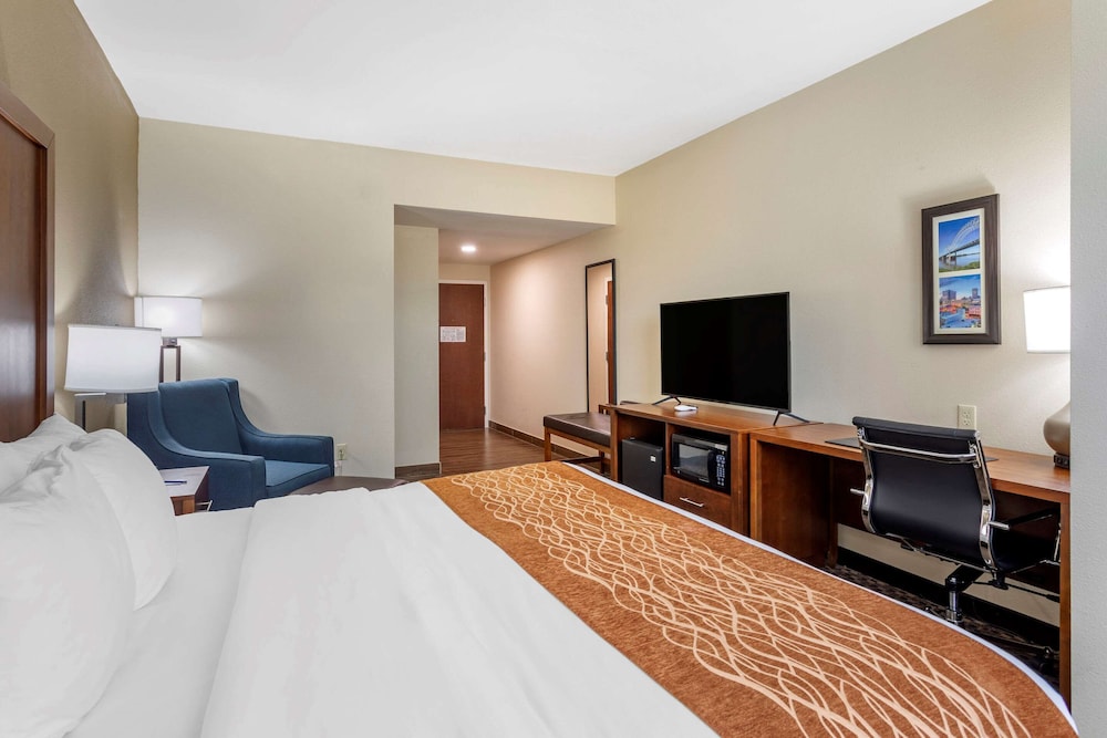 Comfort Inn & Suites Atoka-Millington 8/35