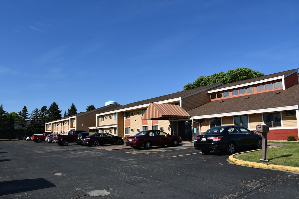 Stillwater Inn Suites 3/50