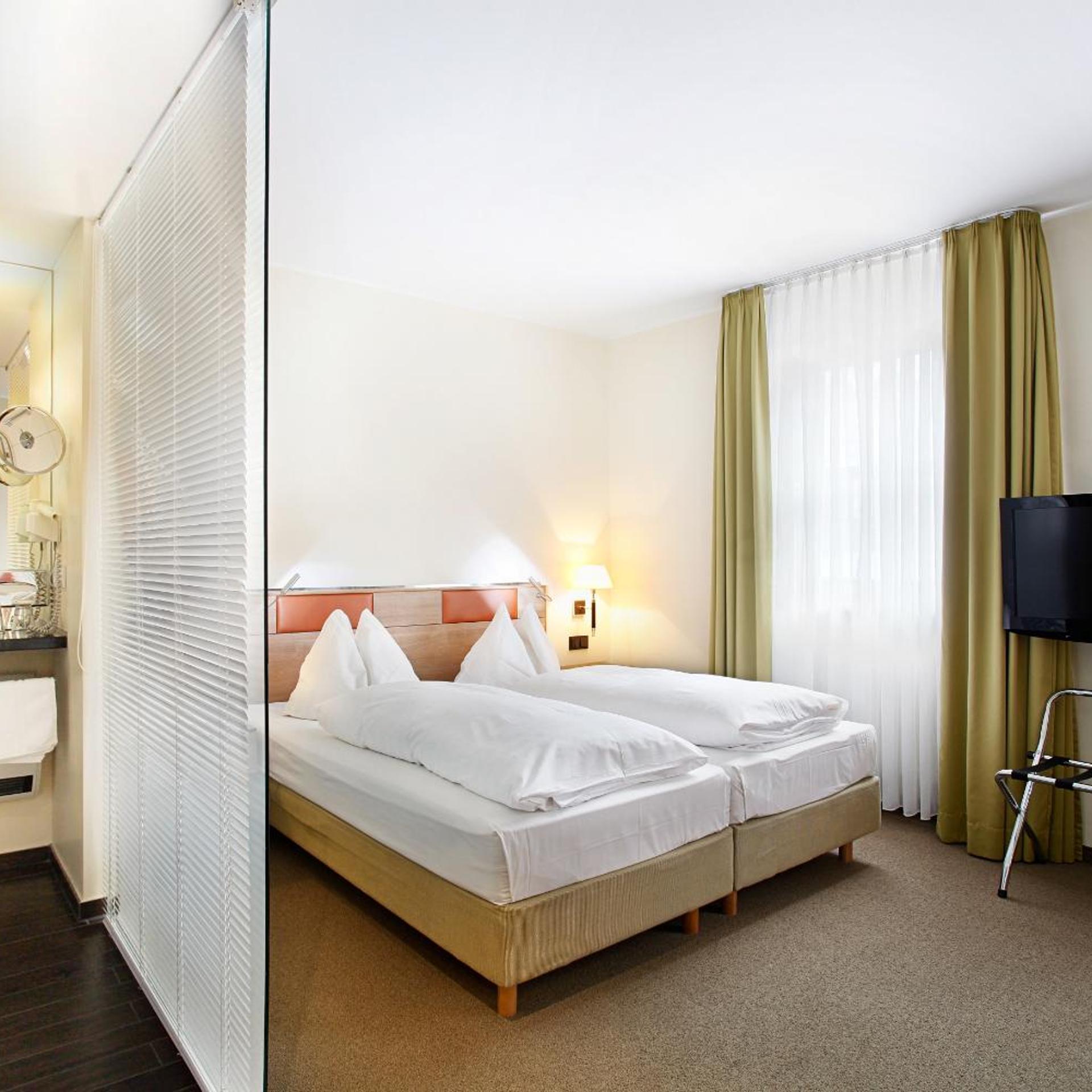 غرفة بسرير مزدوج مع سرير إضافي، HOTEL AM JAKOBSMARKT 2/8