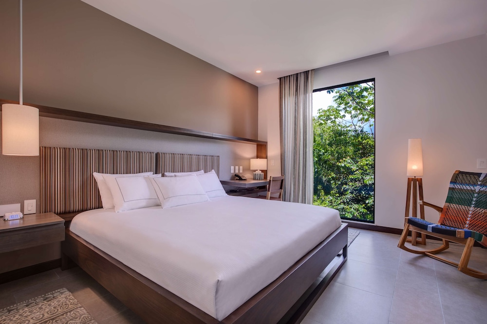 Botanika Osa Peninsula, Curio Collection by Hilton 15/73