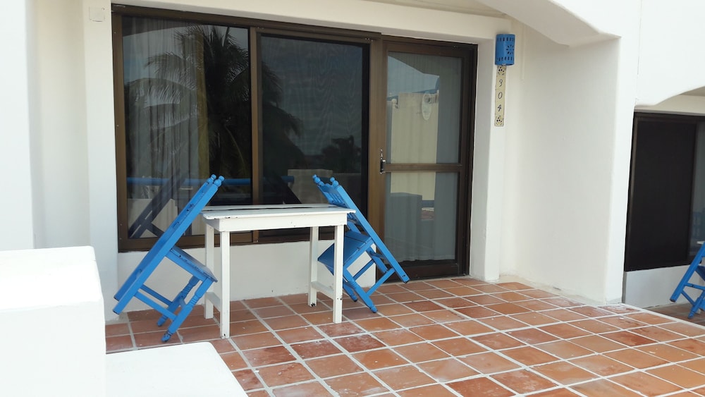 Pelicano Inn 56/67