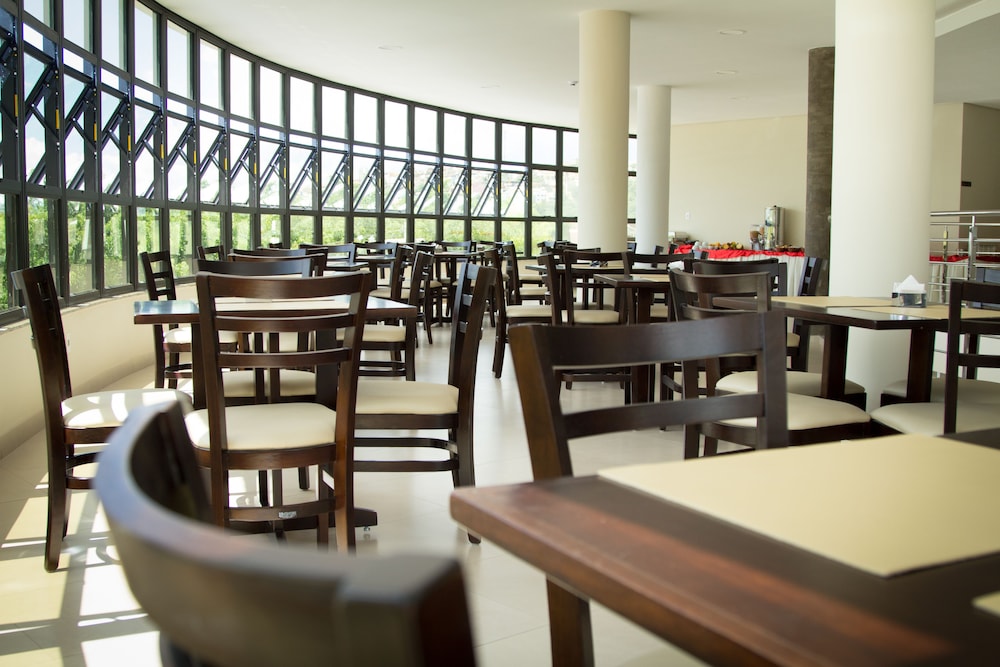 Minas Platinum Hotel & Convention 46/58
