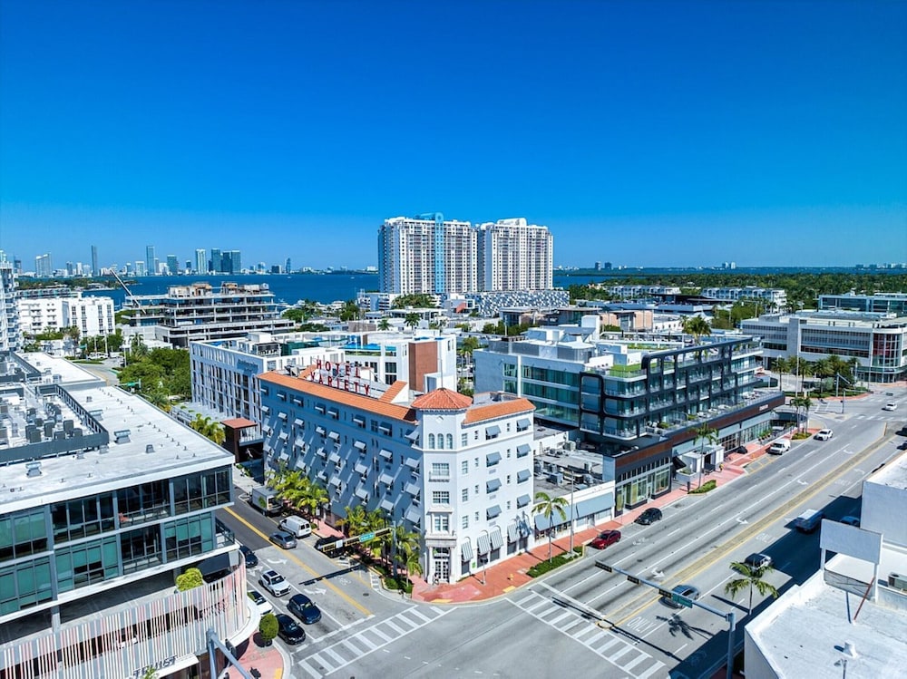 Global Luxury Suites At The Apex Miami 5/50