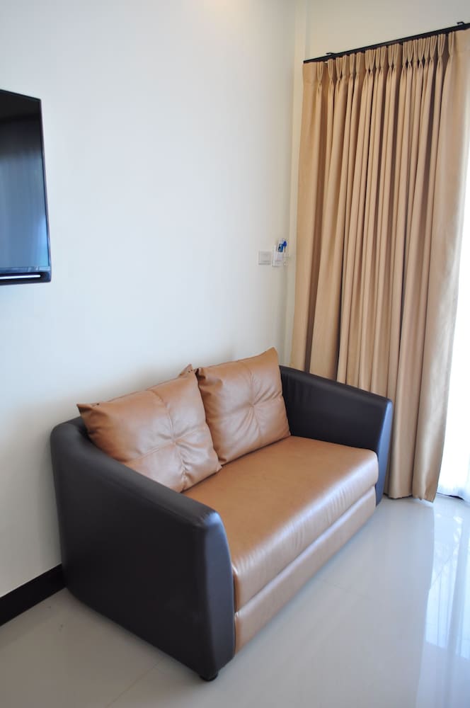 LANTA SEAFRONT RESORT 48/66