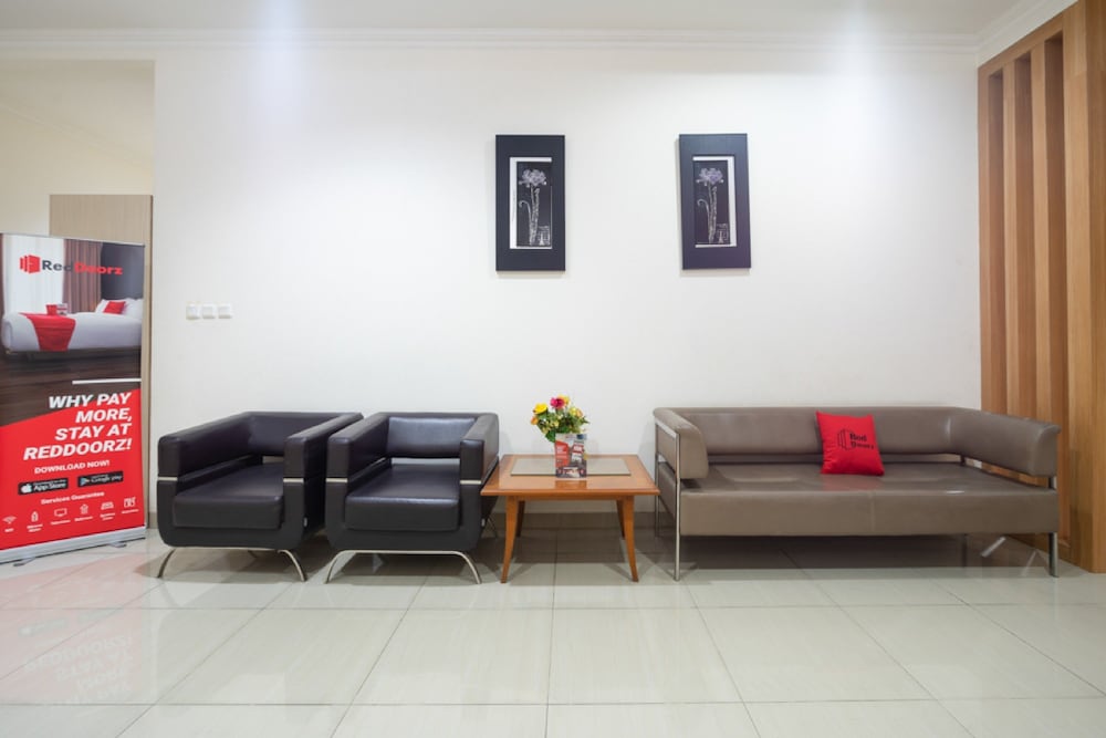 Reddoorz Near Siloam Karawaci 21/27
