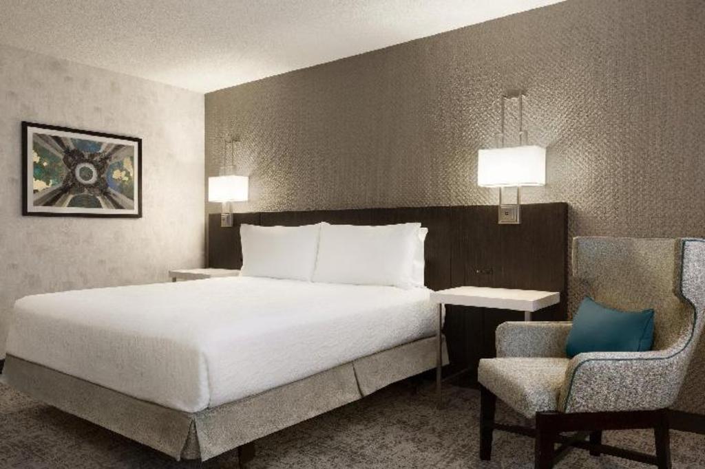 ROOM, KING BED, SOFA, ACCESSIBLE