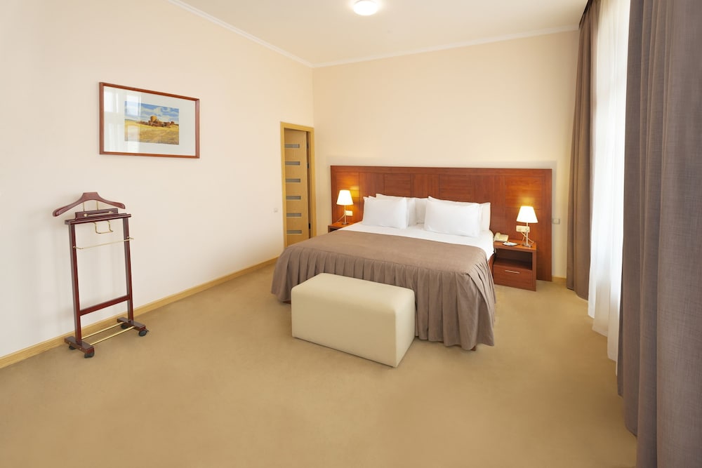 ANI PLAZA HOTEL 13/56