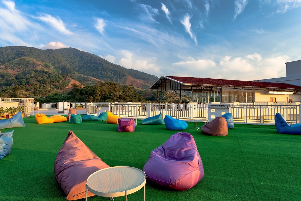 Le Eminence Hotel Convention And Resort 48/57