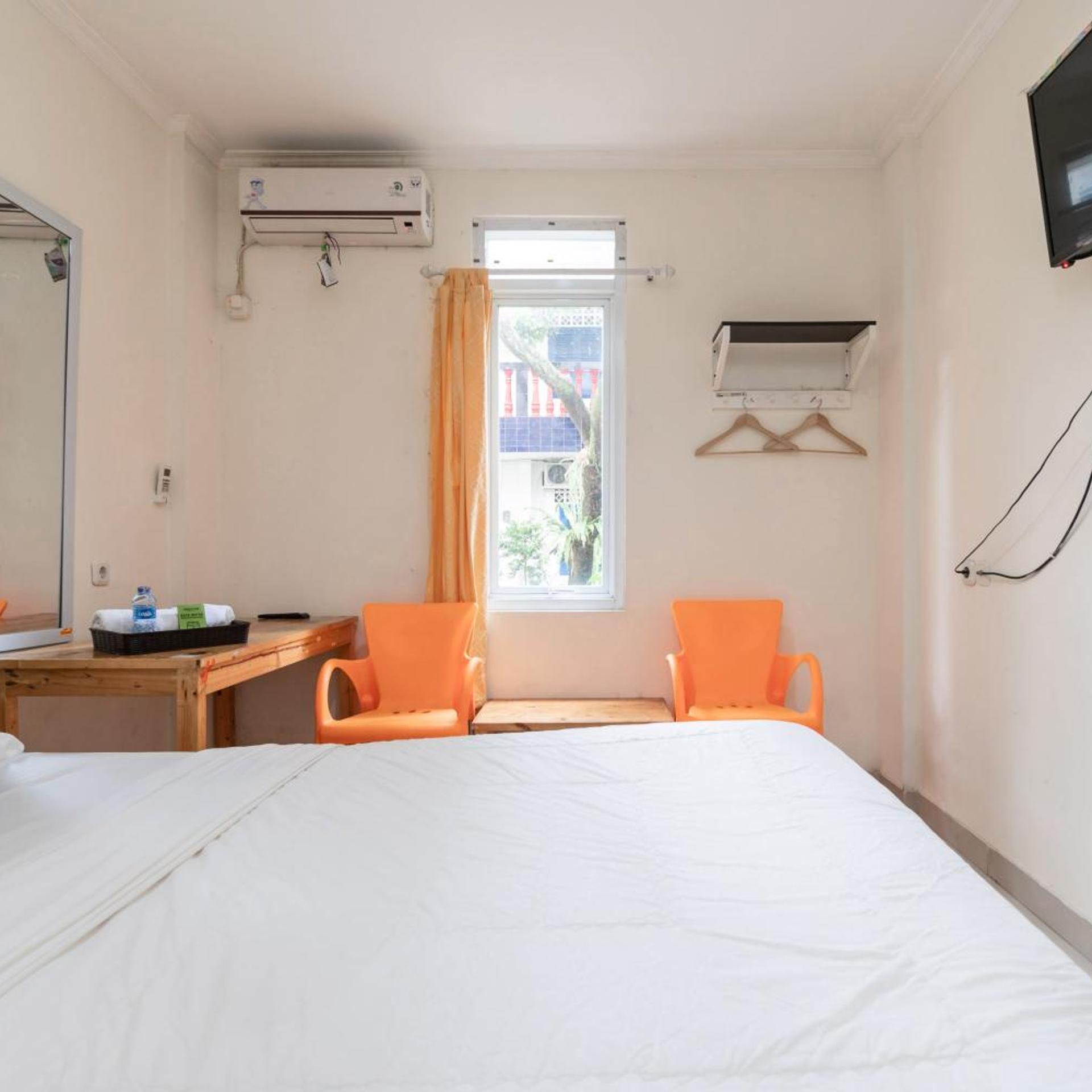 Reddoorz Plus Near Upn Veteran Jakarta 8/50