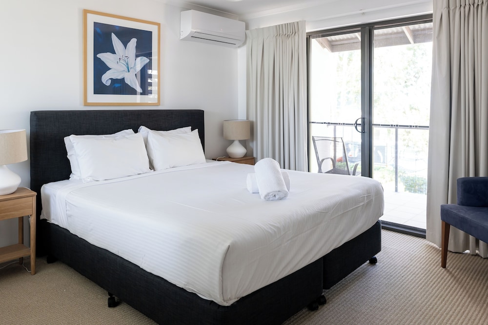 2 Bedrooms, Superior, Town House, Queen and Twin Beds