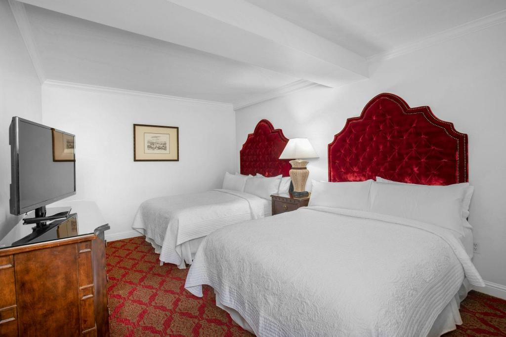 2 Bedrooms, Bi Level, Suite