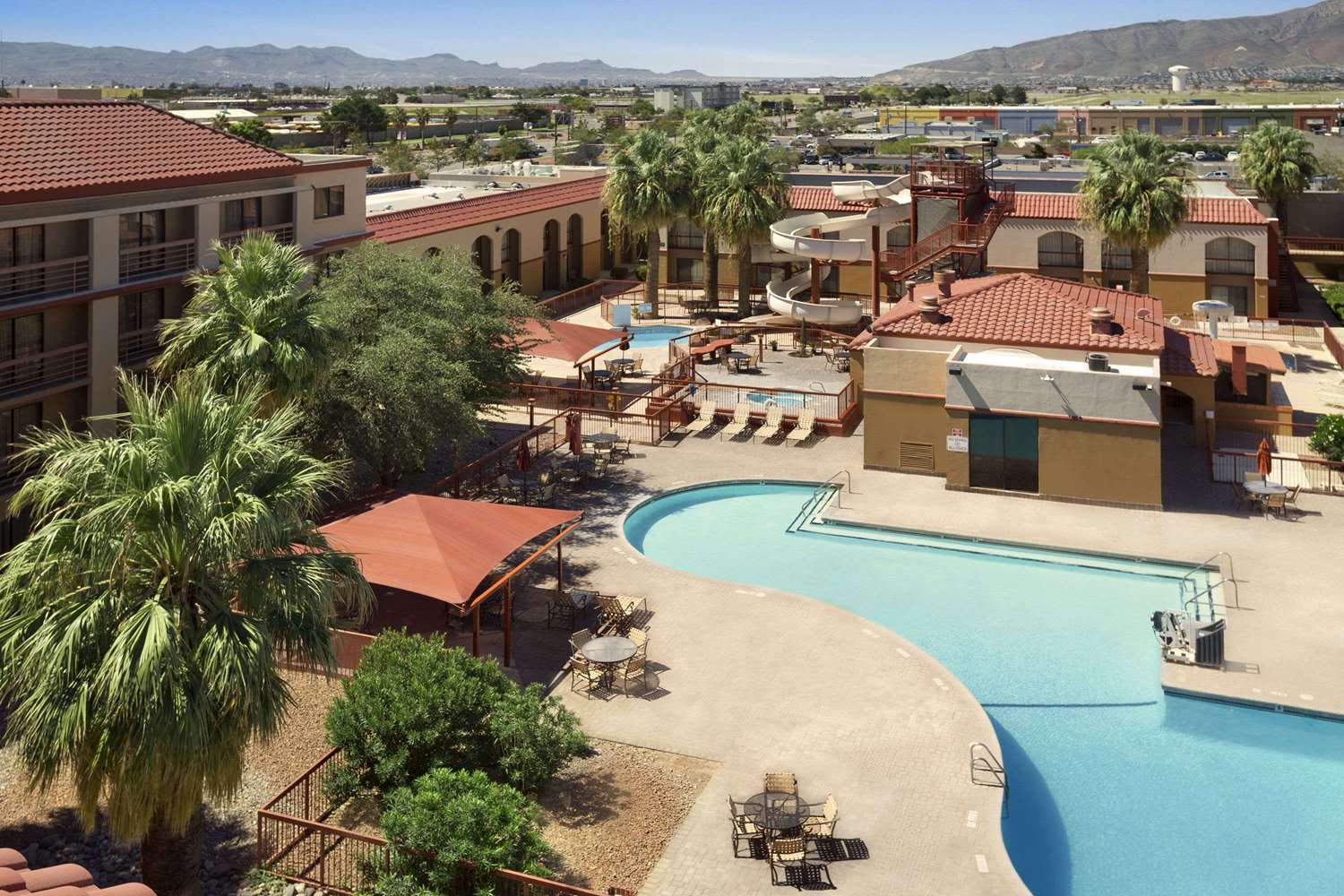 Wyndham El Paso Airport Hotel and Water Park 37/39