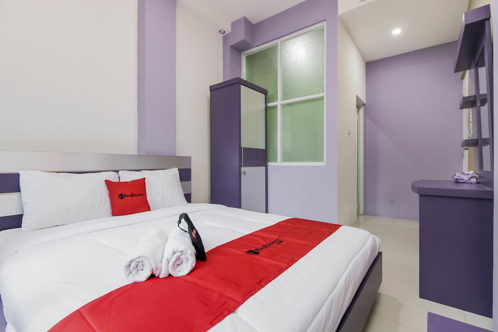 Reddoorz Plus Near Stasiun Bekasi 13/45