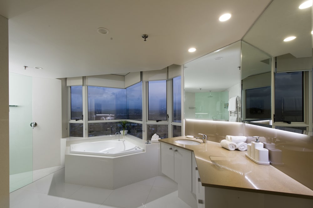 2ND AVENUE BEACHSIDE APARTMENTS 72/73