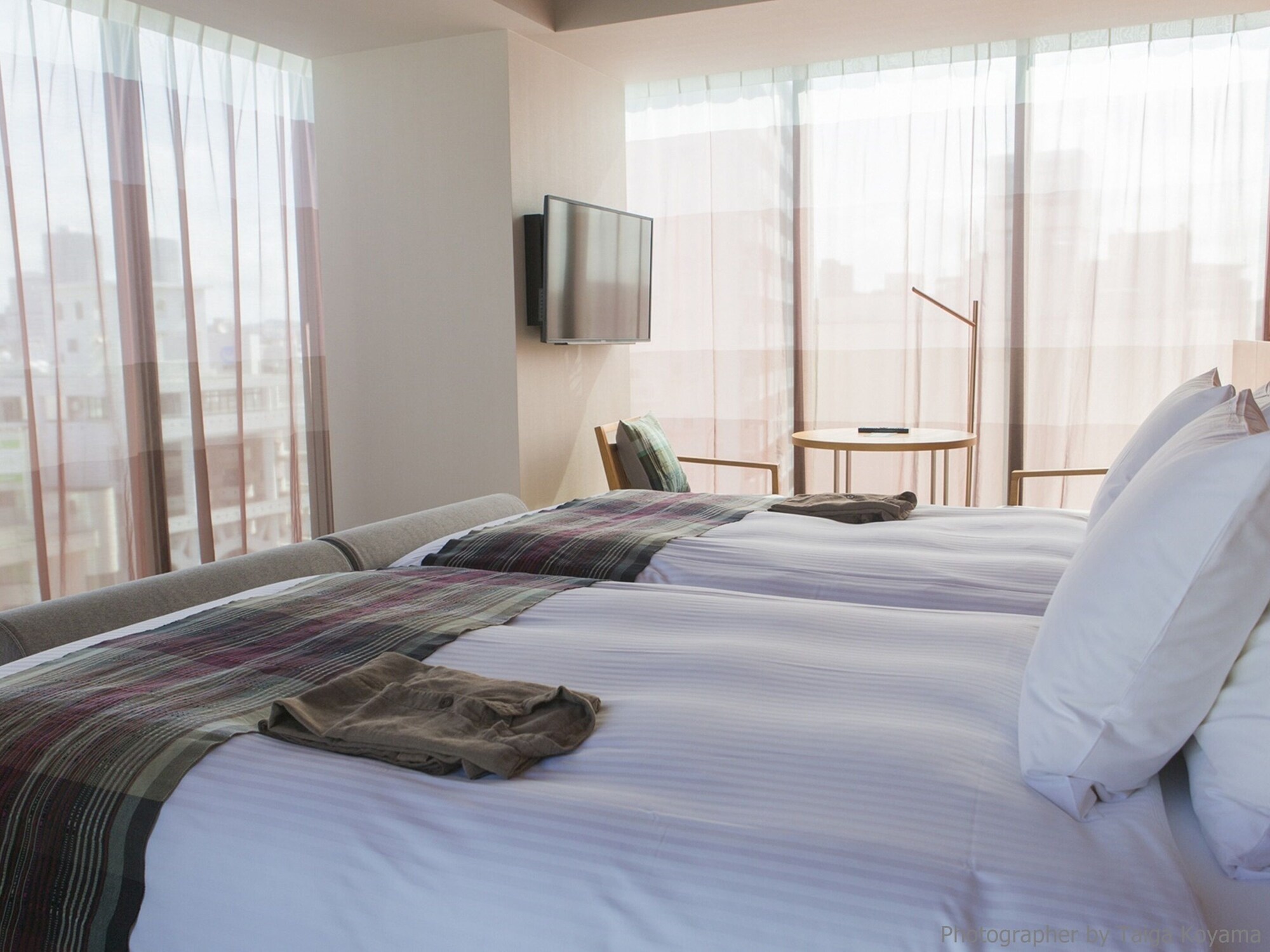 غرفة بريميوم ركنية بسريرين منفصلين مع أريكة، Hotel Strata Naha 3/3