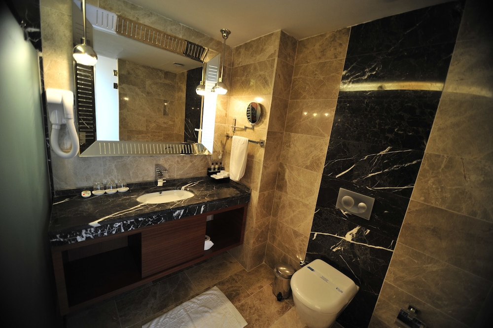 GRAND CENAS HOTEL 19/20