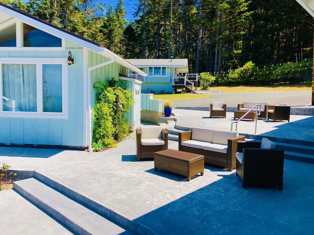 Seafoam Lodge 64/67