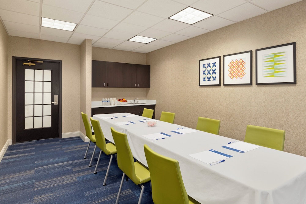 Holiday Inn Express & Suites Fort Myers East - The Forum 59/65