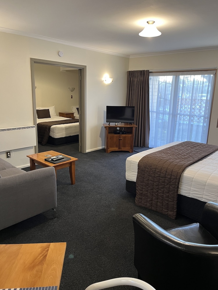 Parklands Motor Lodge 48/65