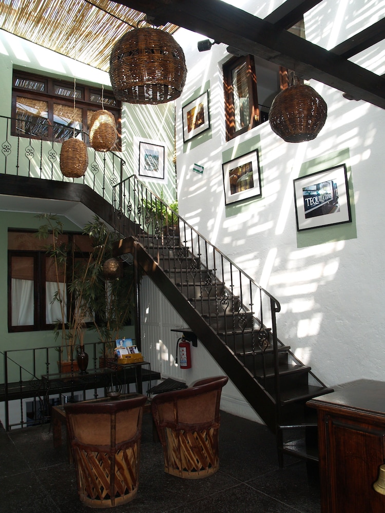 Los Agaves Hotel 48/52