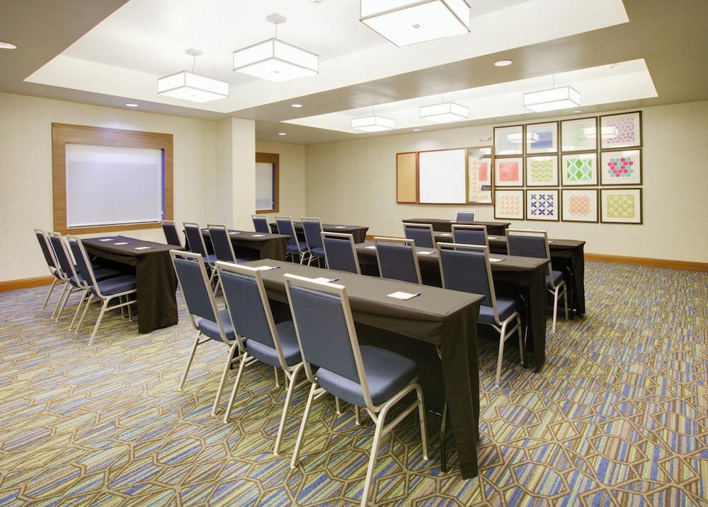 Holiday Inn Express Hotel And Suites Burleson Ft Worth 56/65