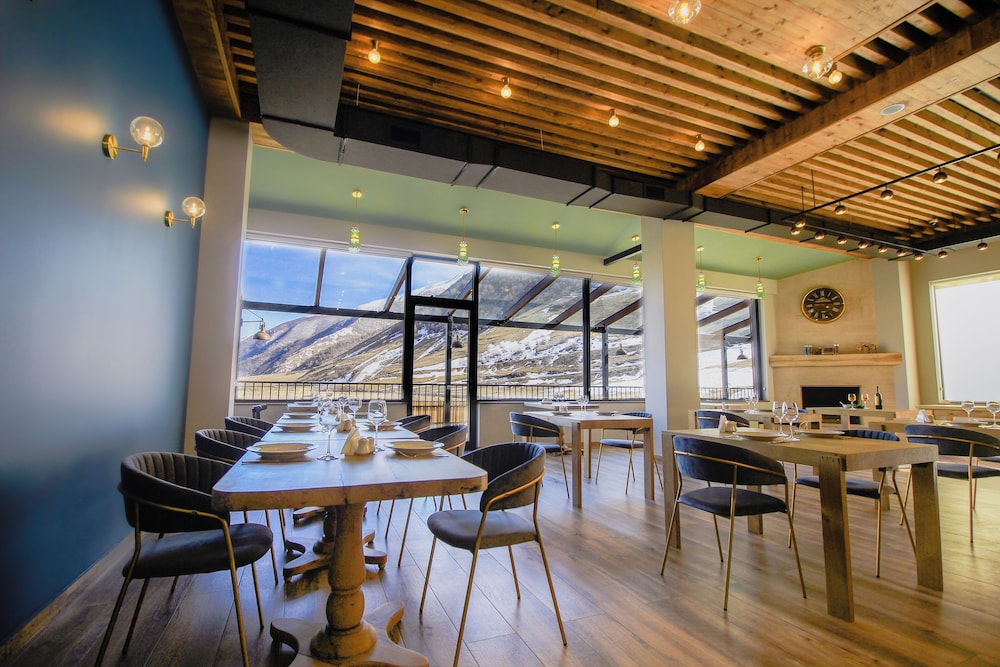Suatis Resort Kazbegi 50/65