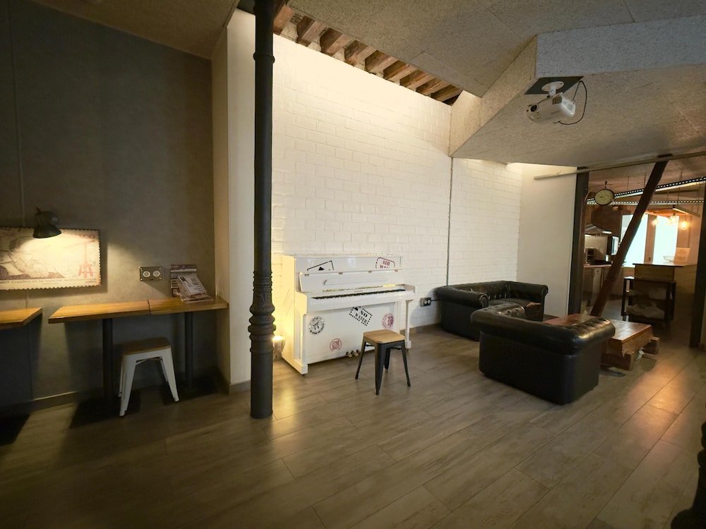 Far Home Atocha 36/50
