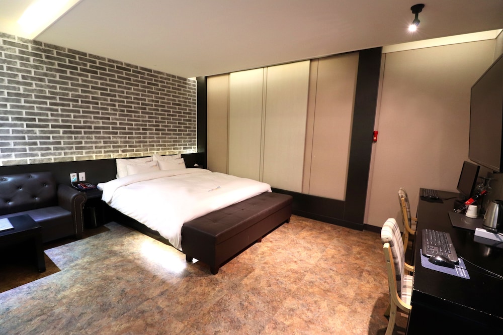 Airport Hotel 19/43