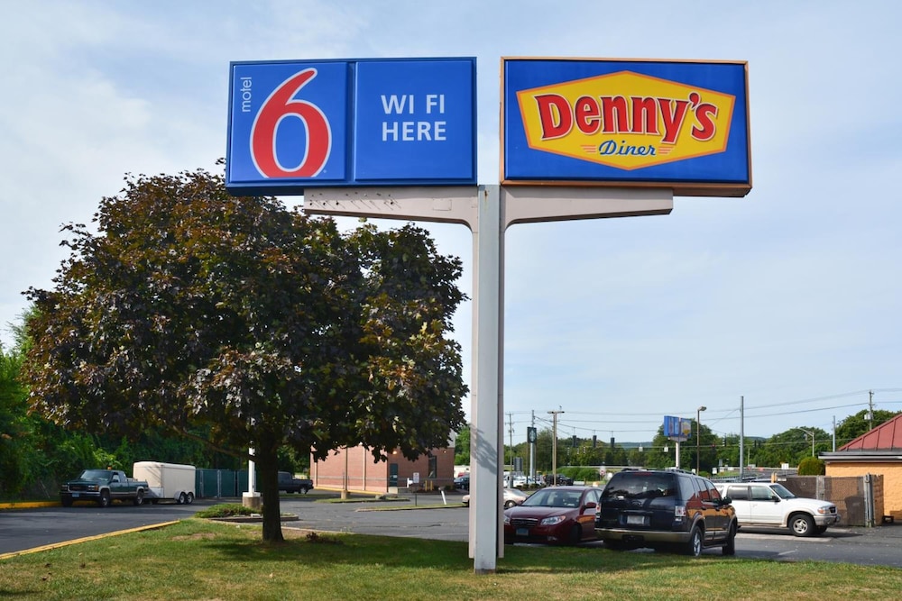 Motel6 Southington, CT - Hartford 38/43