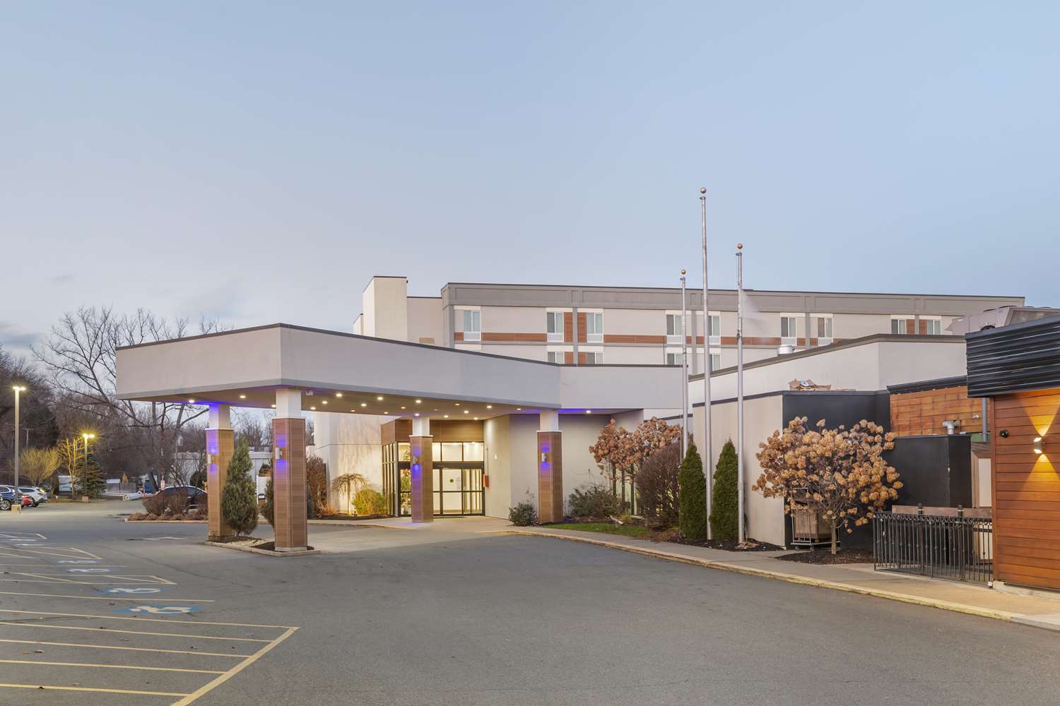Best Western Plus New Englander 18/20
