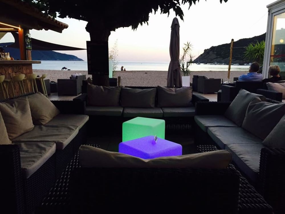 Marina Di Lava Hotel 35/60