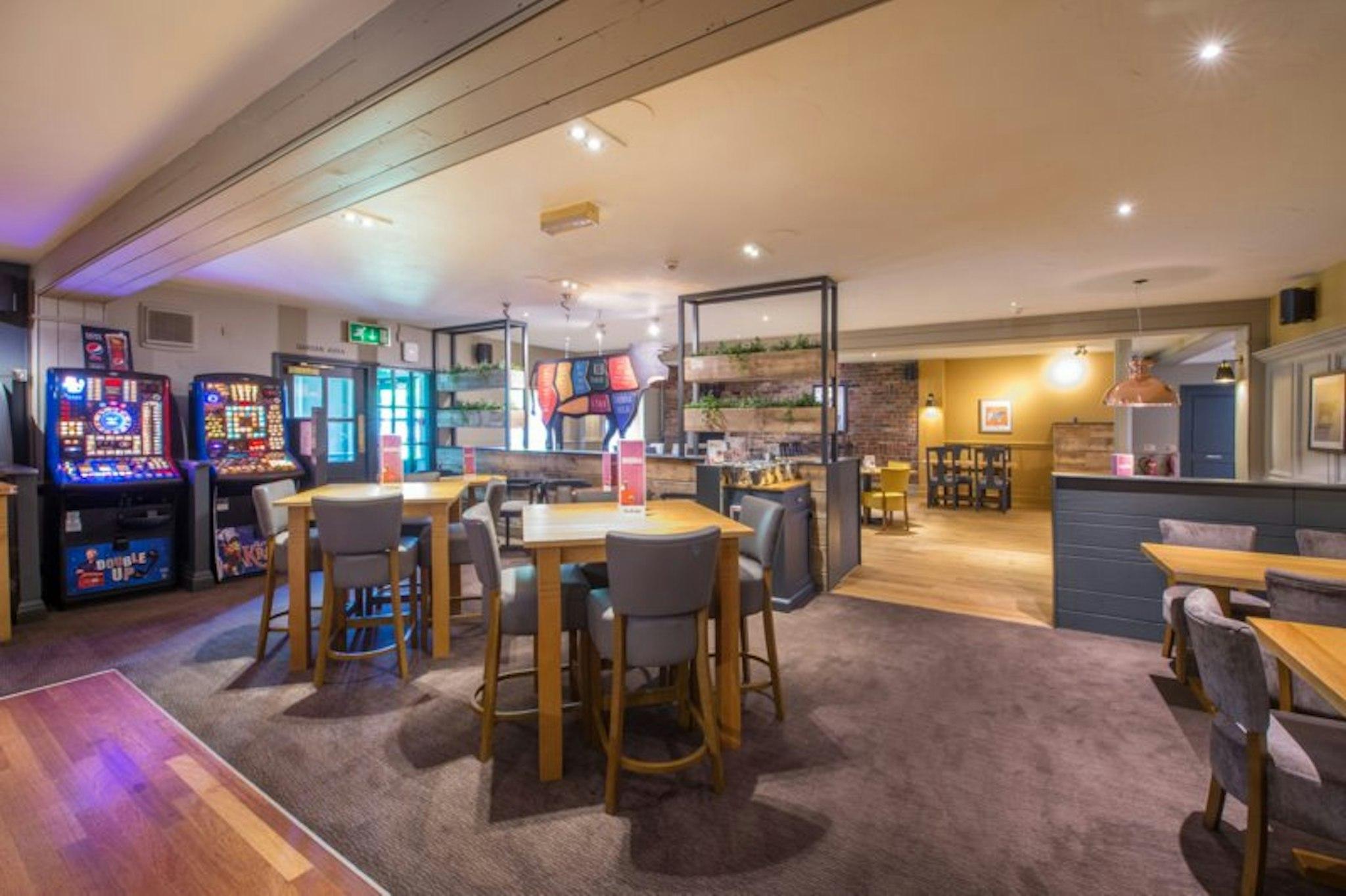Premier Inn Newport Wales (M4, J24) 34/38