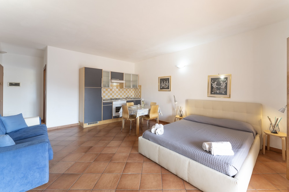 Comfort, Studio, Queen Bed, Sofa