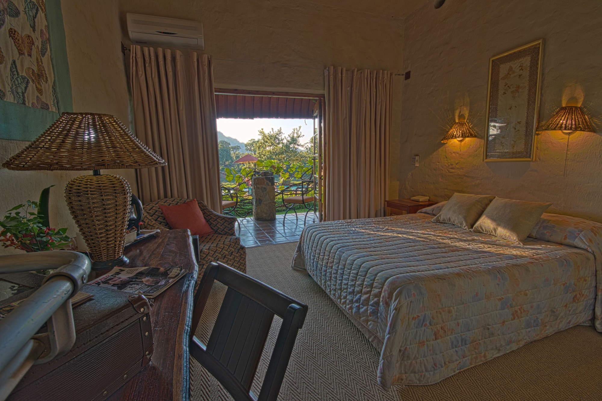 ROOM, DOUBLE BED