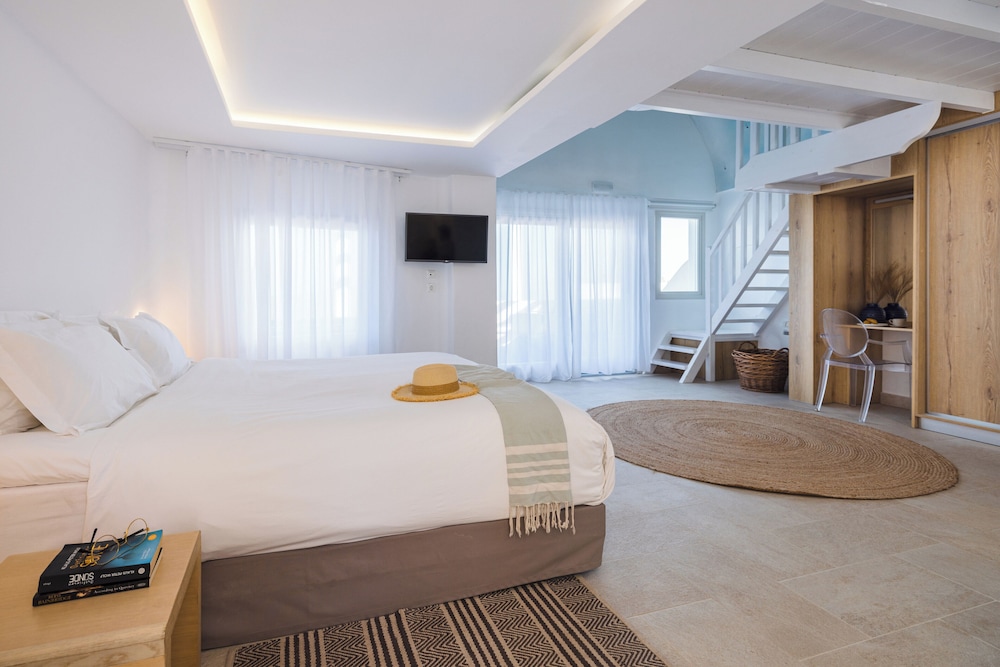 Mini, Suite, Quadruple, Queen Bed, Caldera View, Sofa, Plunge Pool، Rocabella Deluxe Suites And Spa 2/10