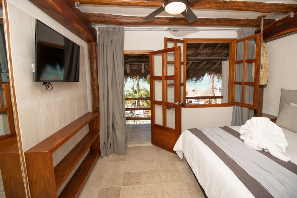 Deluxe, Queen Bed, Sea View, Amaite Hotel And Spa 3/7