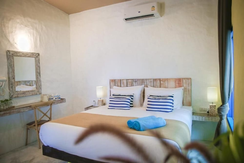 Lime N Soda Beachfront Resort 15/50