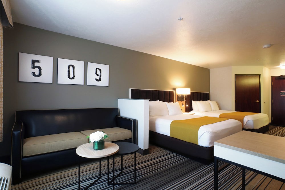 Oxford Suites Spokane Valley 24/64