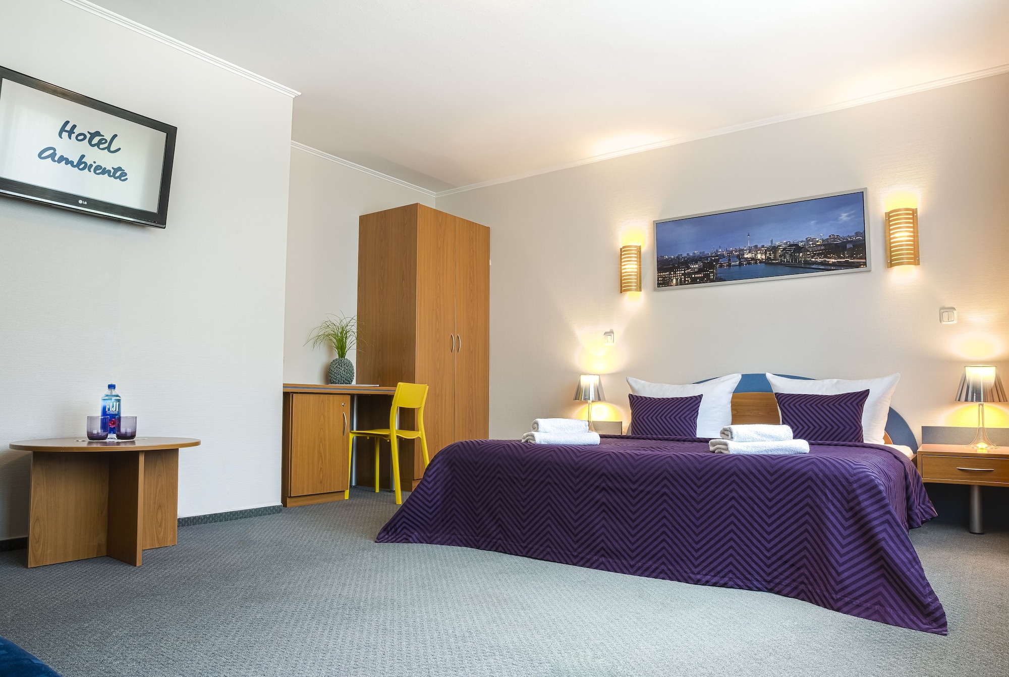ROOM, TRIPLE