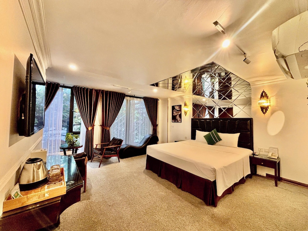 DELUXE, DOUBLE BED