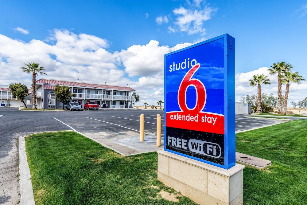 Studio6 Buttonwillow, CA 25/35