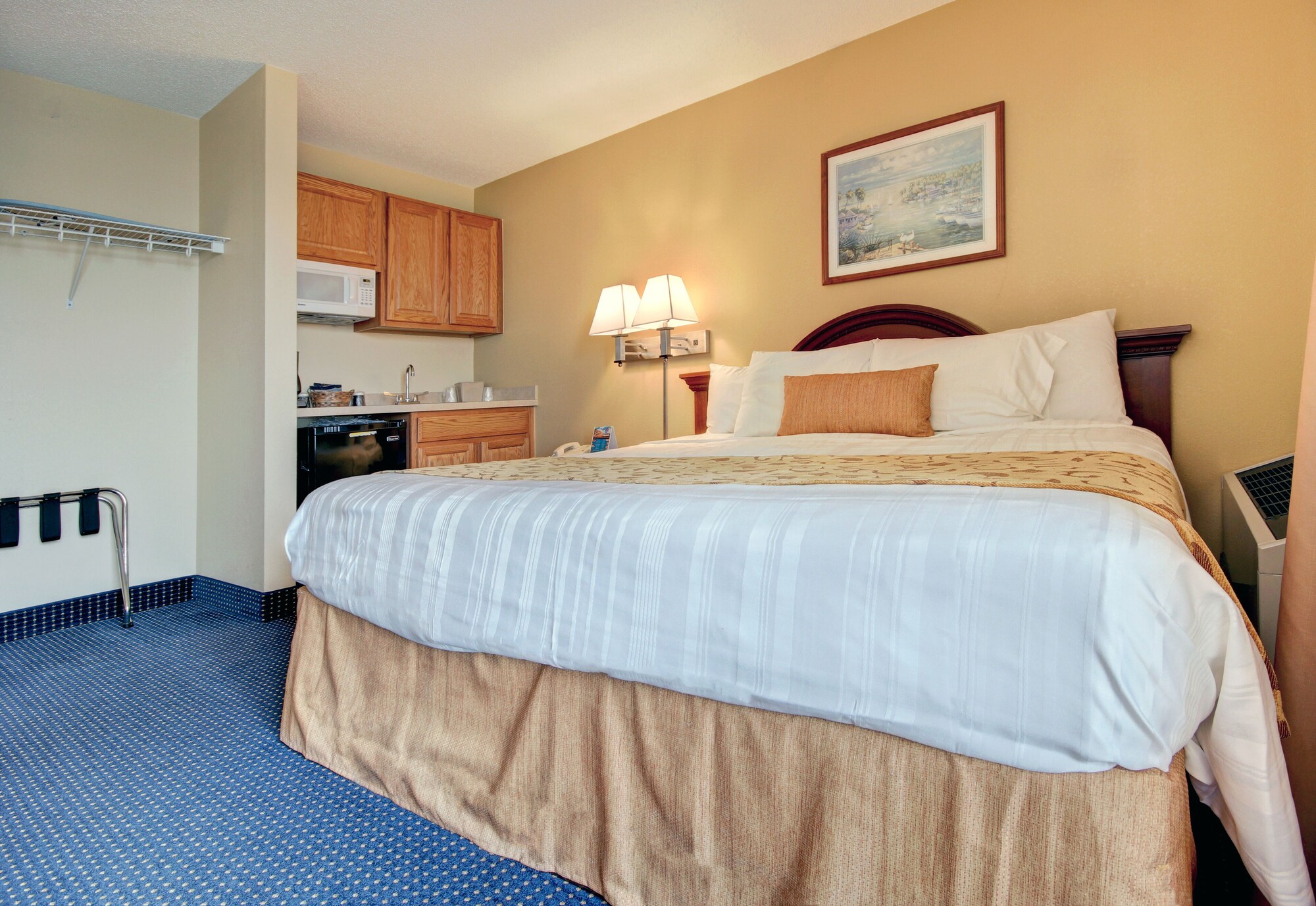 STANDARD, KING BED, JETTED TUB